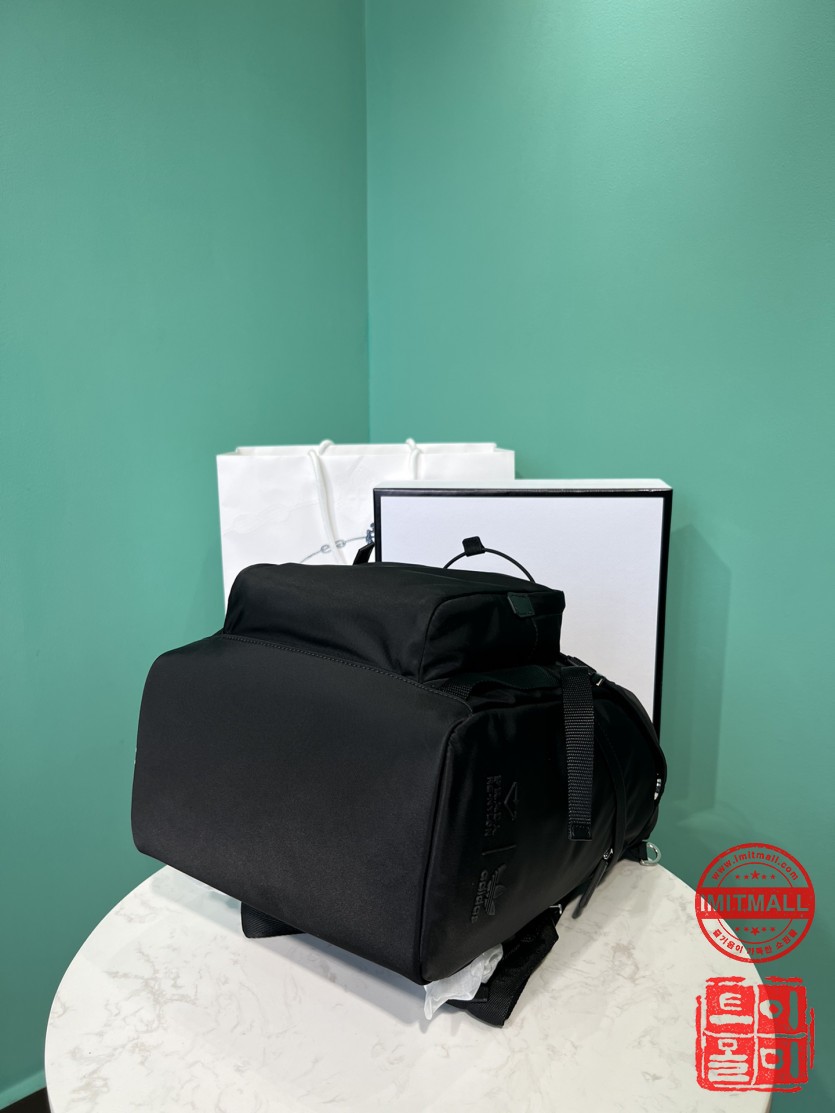 prada_xxxxx_big_00015.jpg