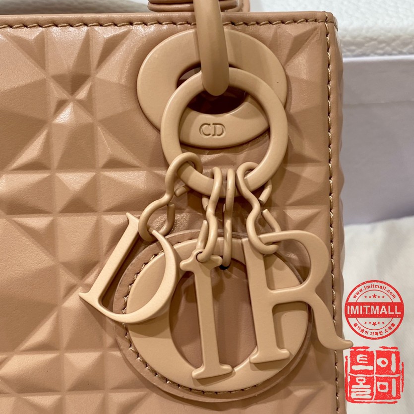 dior_xxxxx_big_00007.jpg