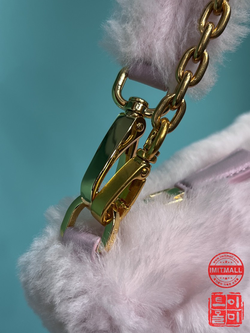 prada_xxxxx_big_00007.jpg