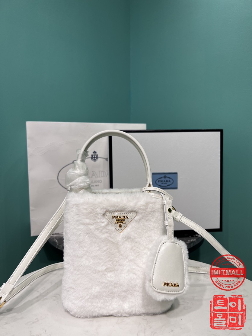 prada_xxxxx_big_00001.jpg