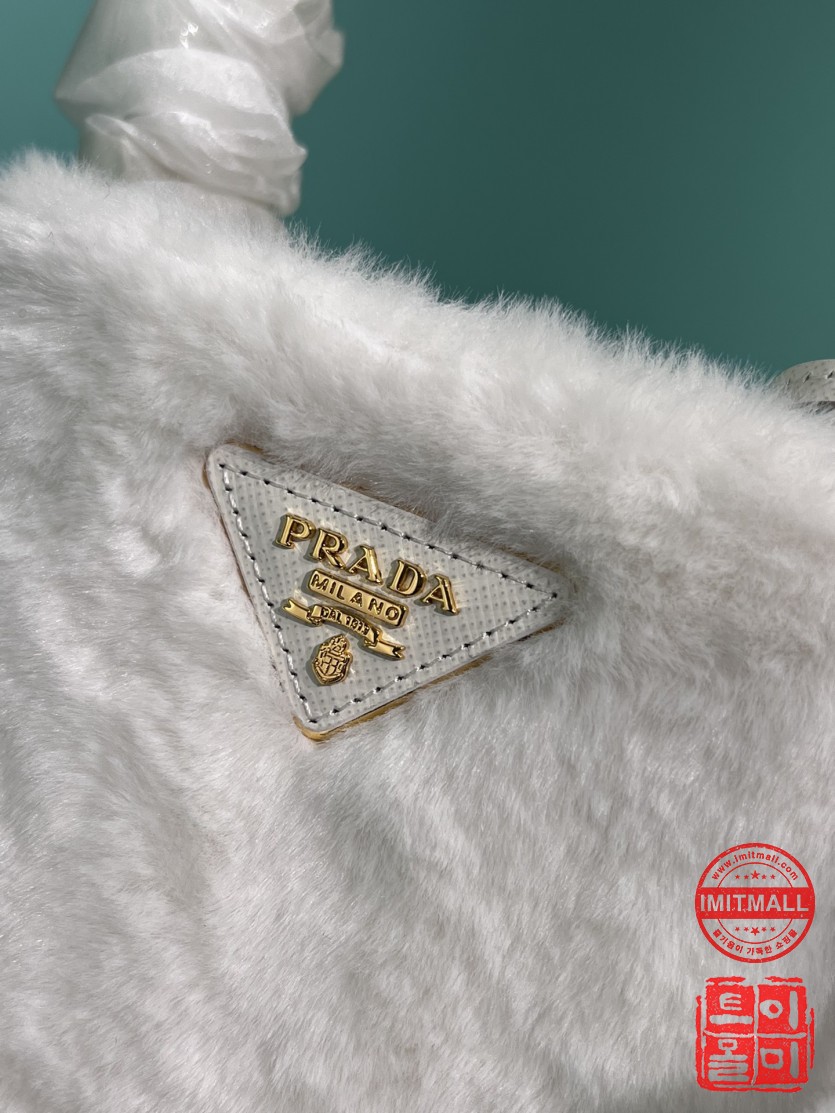 prada_xxxxx_big_00005.jpg