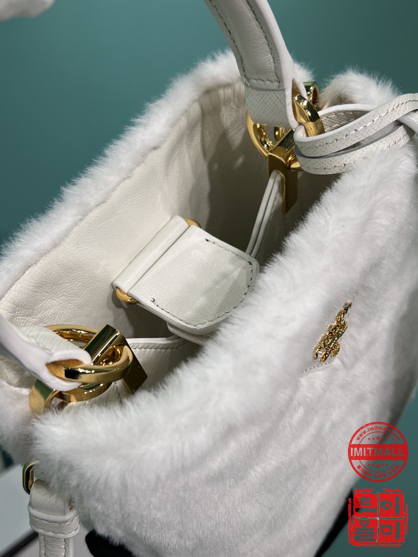 prada_xxxxx_big_00011.jpg