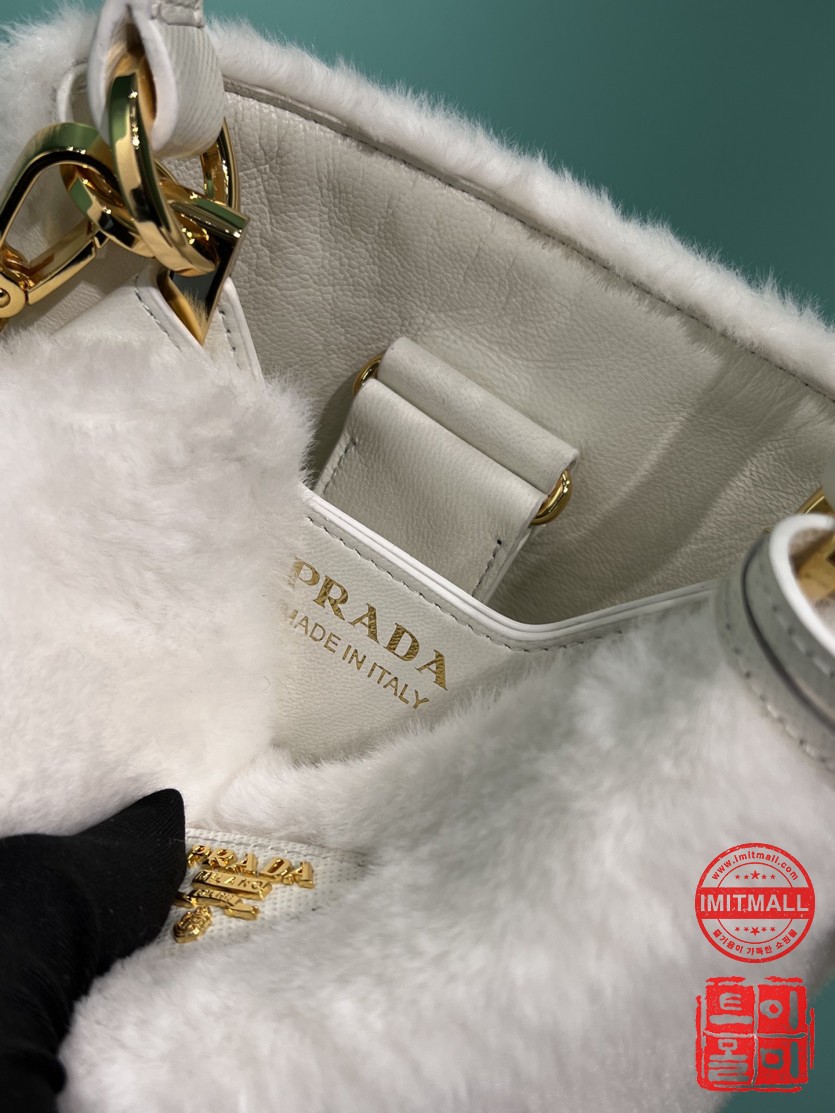 prada_xxxxx_big_00012.jpg