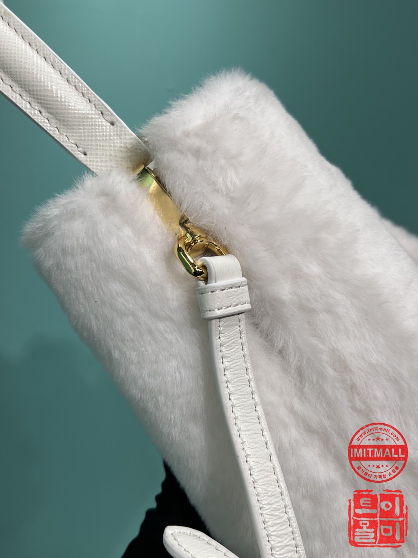 prada_xxxxx_big_00013.jpg