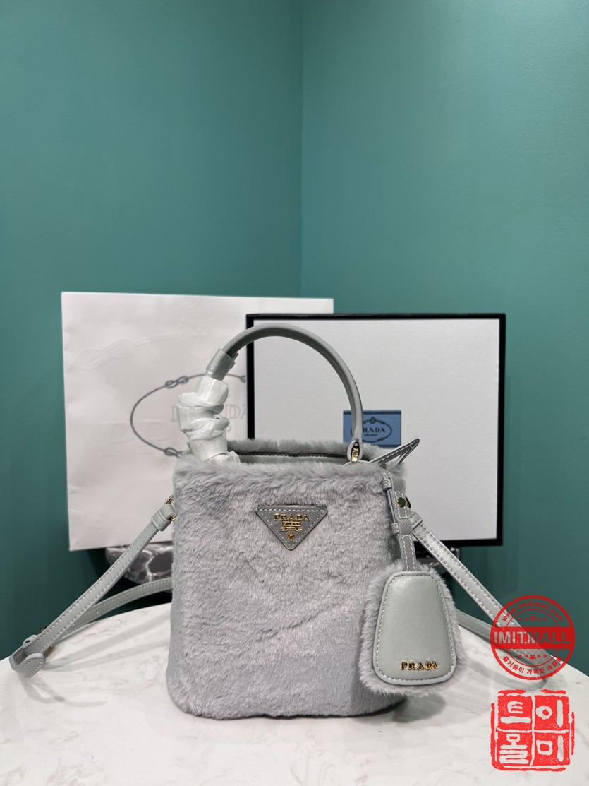 prada_xxxxx_big_00001.jpg