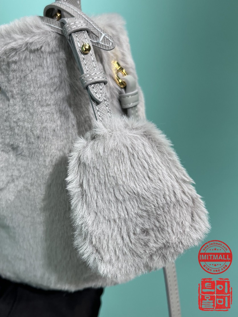 prada_xxxxx_big_00006.jpg