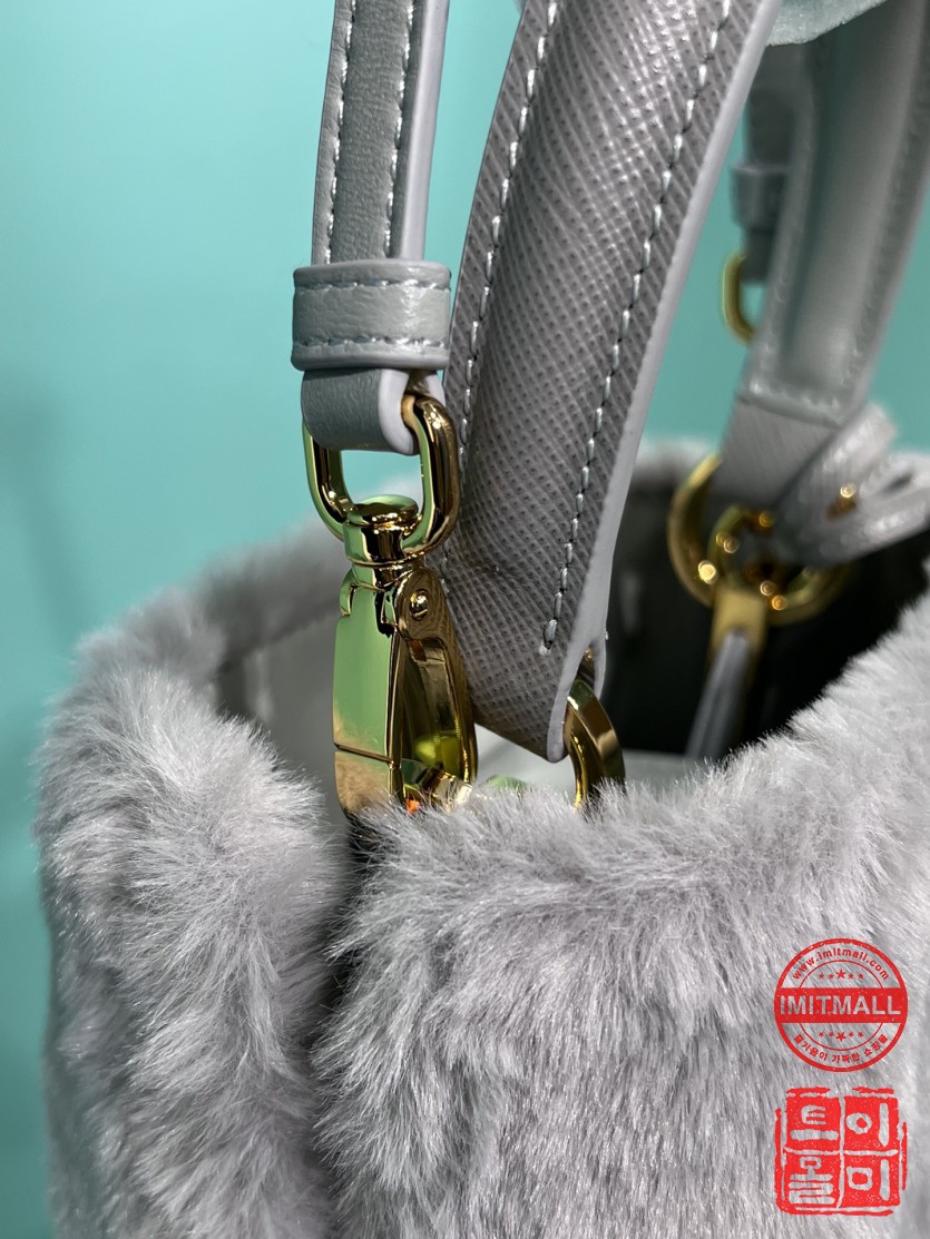 prada_xxxxx_big_00007.jpg