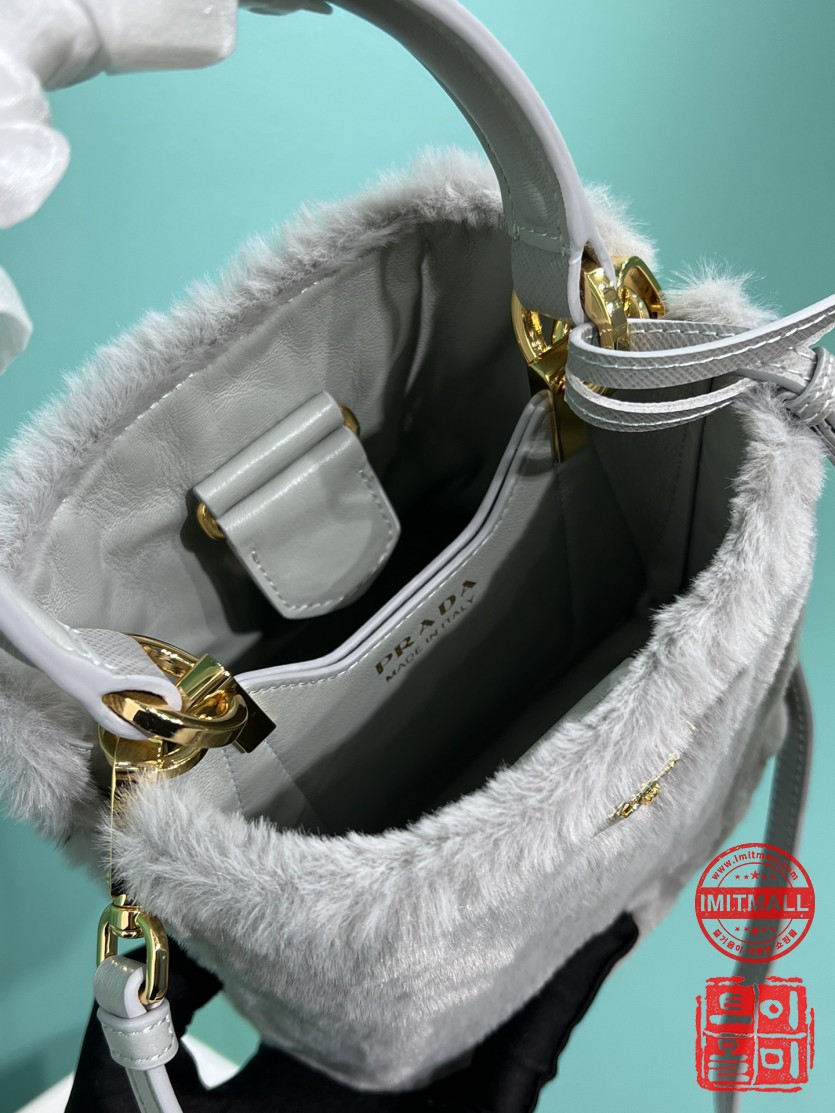 prada_xxxxx_big_00009.jpg