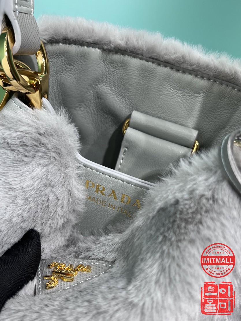 prada_xxxxx_big_00012.jpg