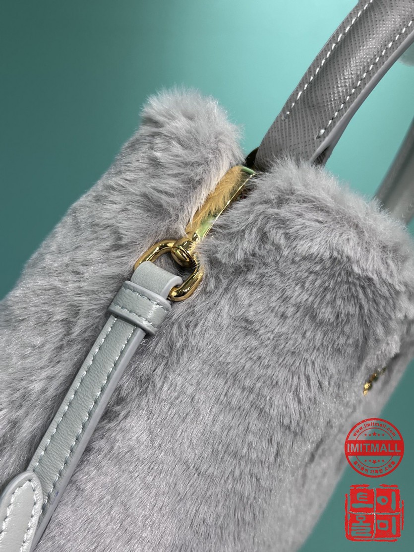 prada_xxxxx_big_00015.jpg