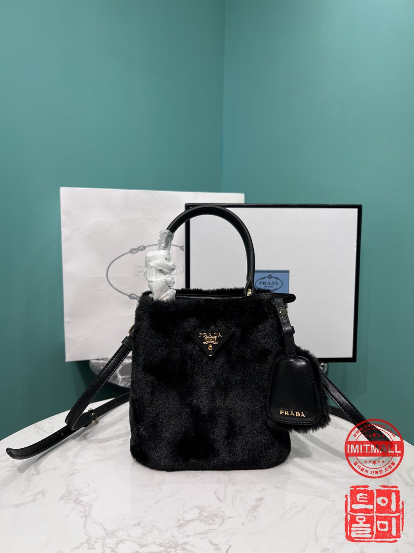 prada_xxxxx_big_00001.jpg