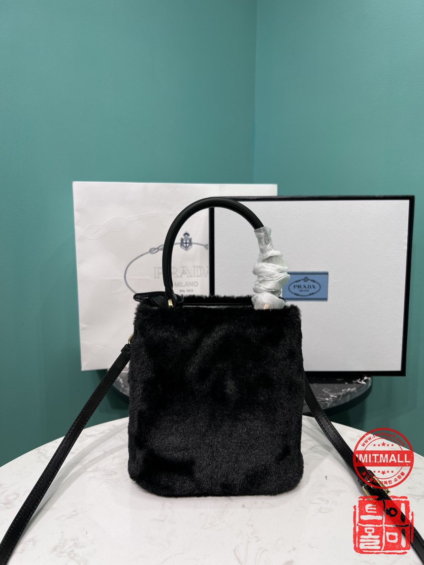 prada_xxxxx_big_00003.jpg