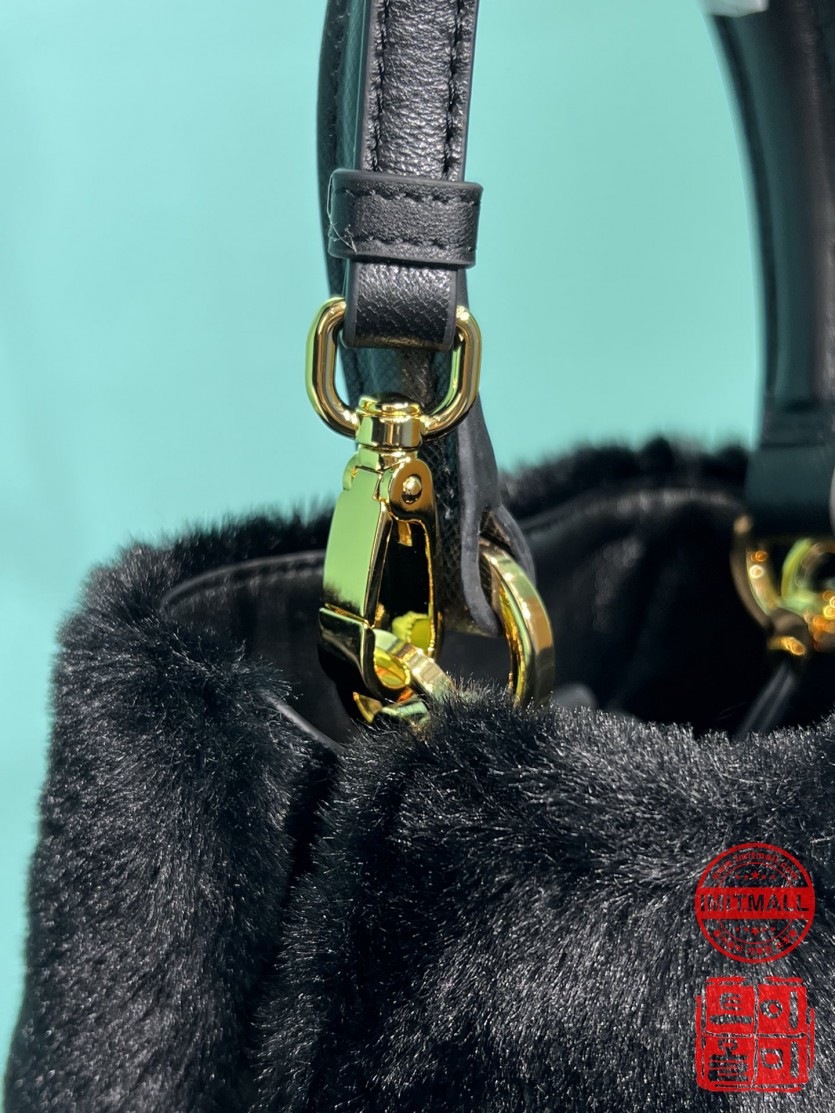 prada_xxxxx_big_00007.jpg