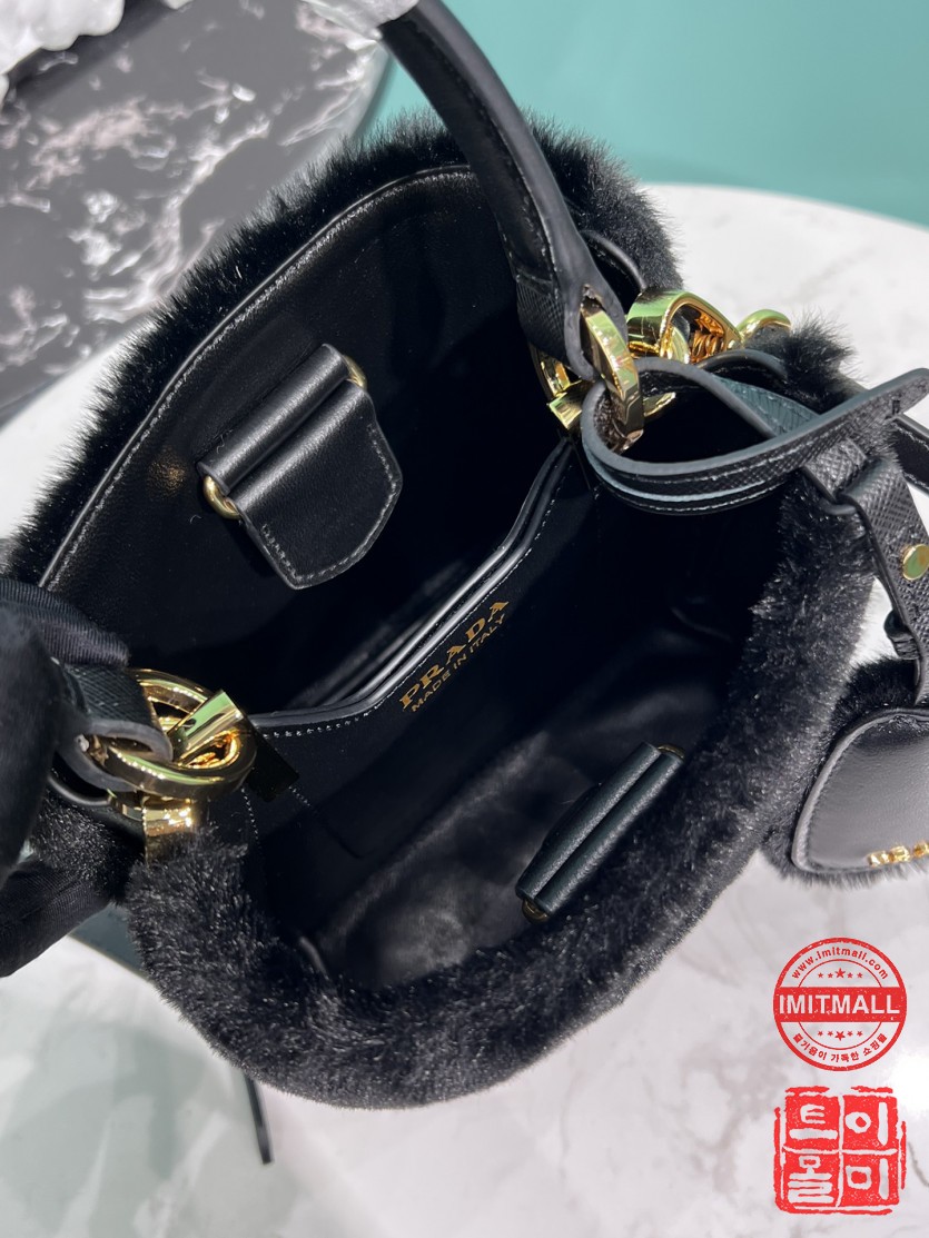 prada_xxxxx_big_00009.jpg