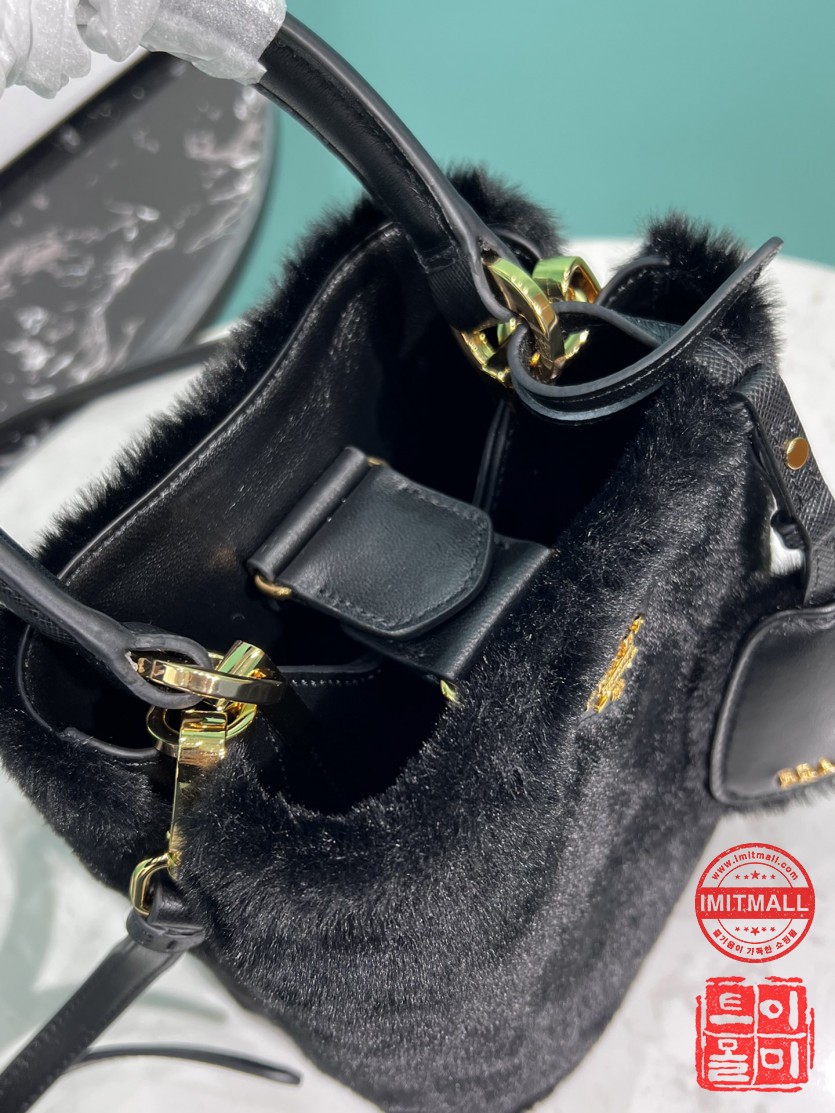 prada_xxxxx_big_00011.jpg