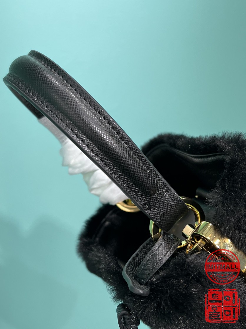 prada_xxxxx_big_00013.jpg