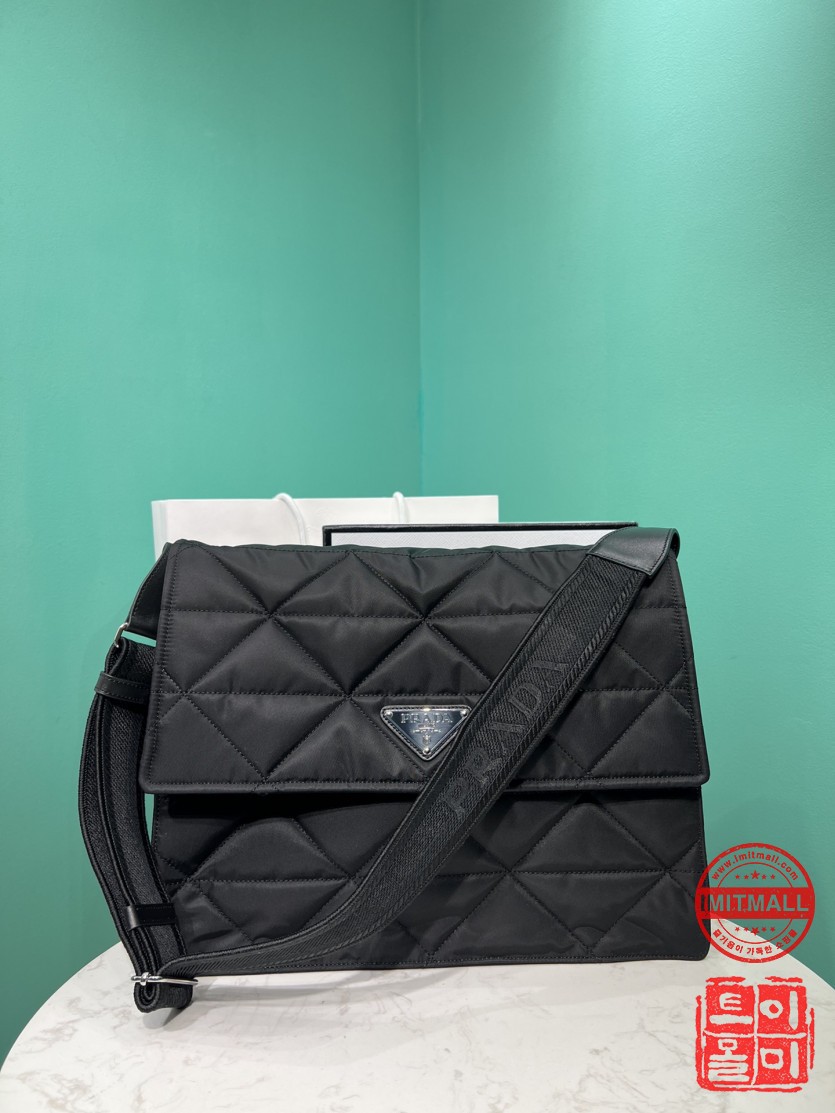prada_xxxxx_big_00001.jpg