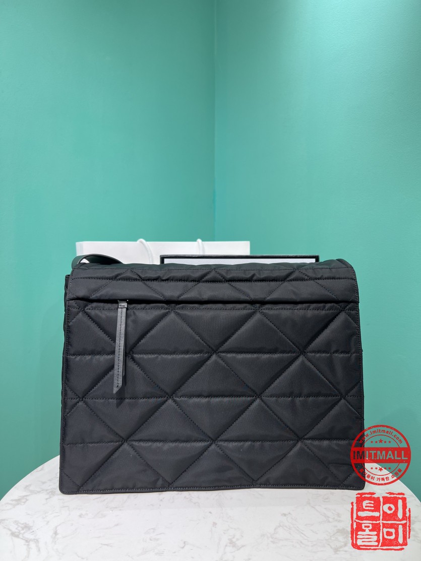 prada_xxxxx_big_00003.jpg