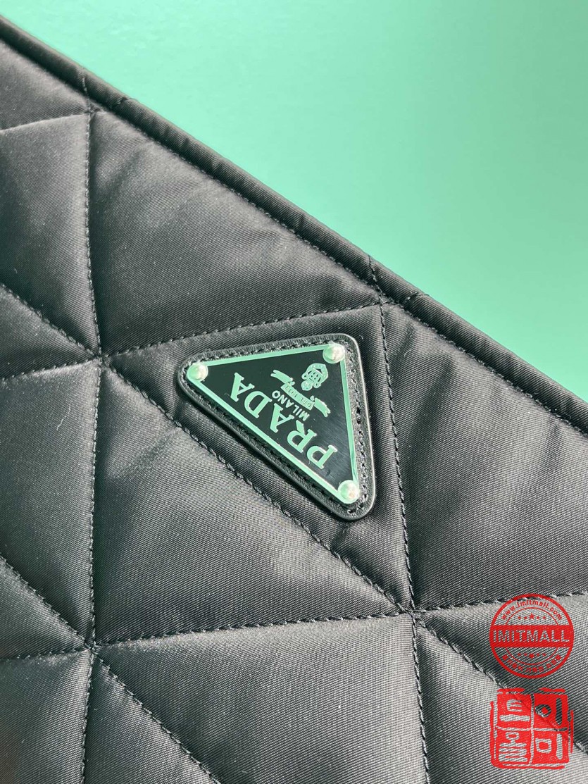 prada_xxxxx_big_00005.jpg