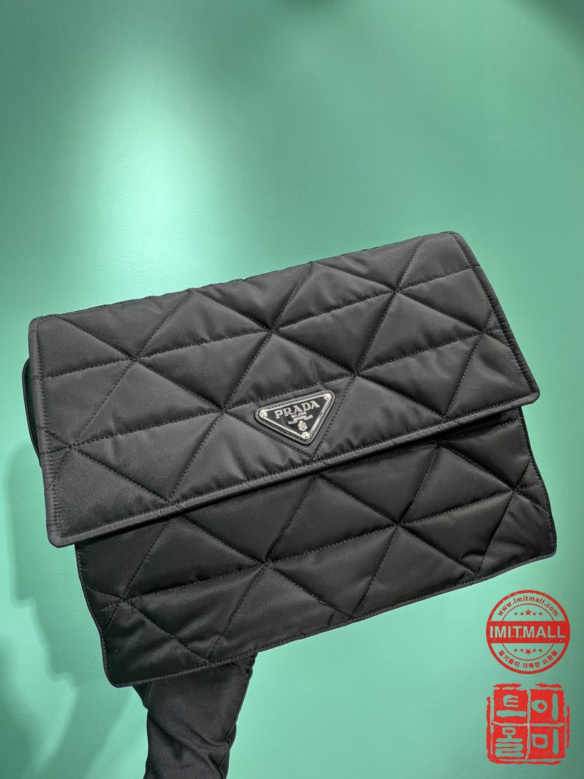 prada_xxxxx_big_00010.jpg