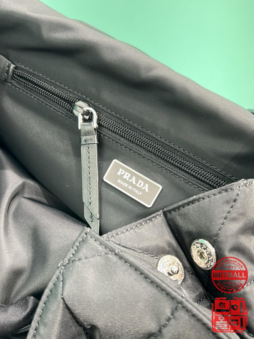 prada_xxxxx_big_00011.jpg