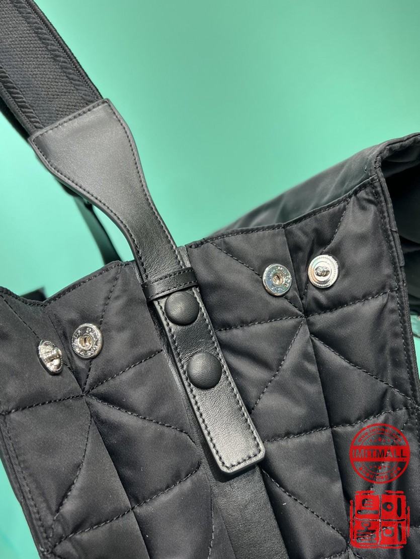 prada_xxxxx_big_00012.jpg