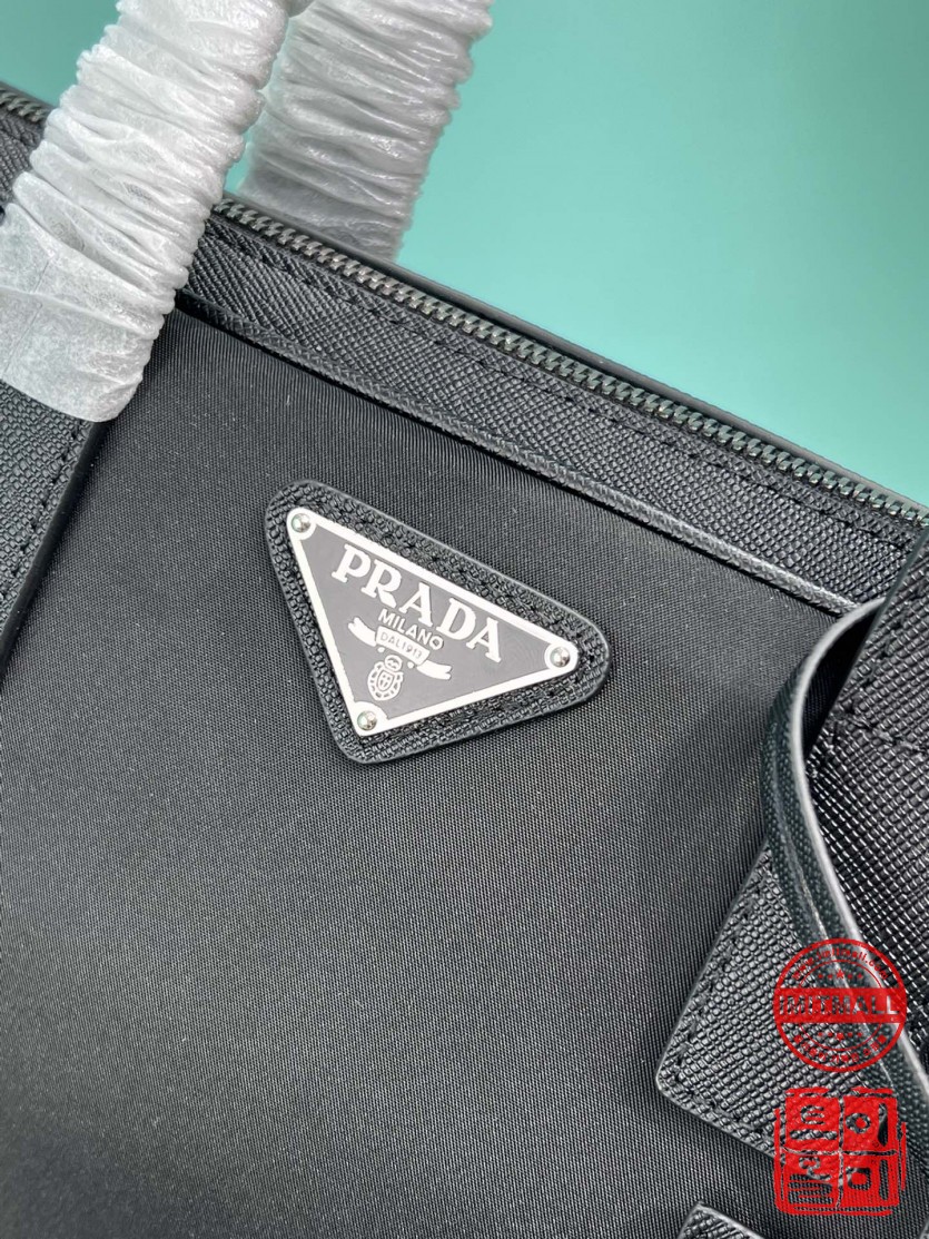 prada_xxxxx_big_00004.jpg