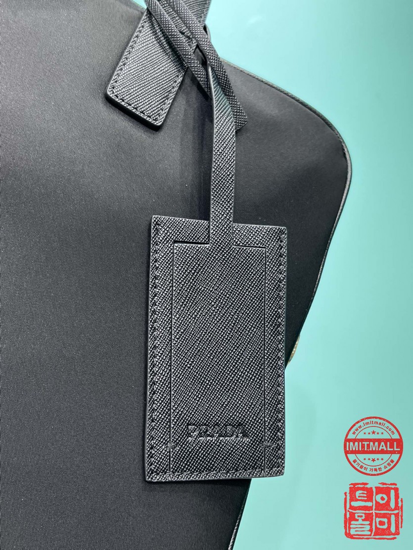 prada_xxxxx_big_00005.jpg