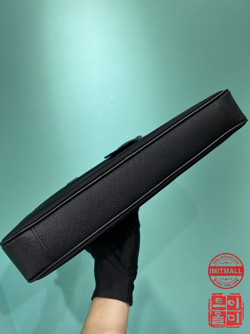 prada_xxxxx_big_00008.jpg