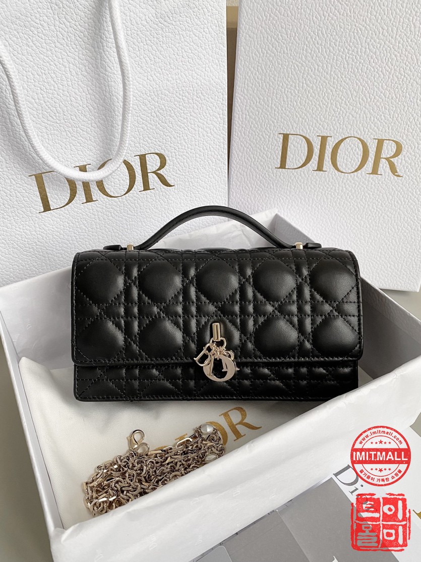 dior_xxxxx_big_00001.jpg
