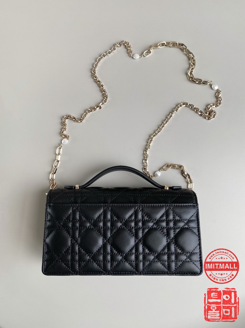 dior_xxxxx_big_00003.jpg