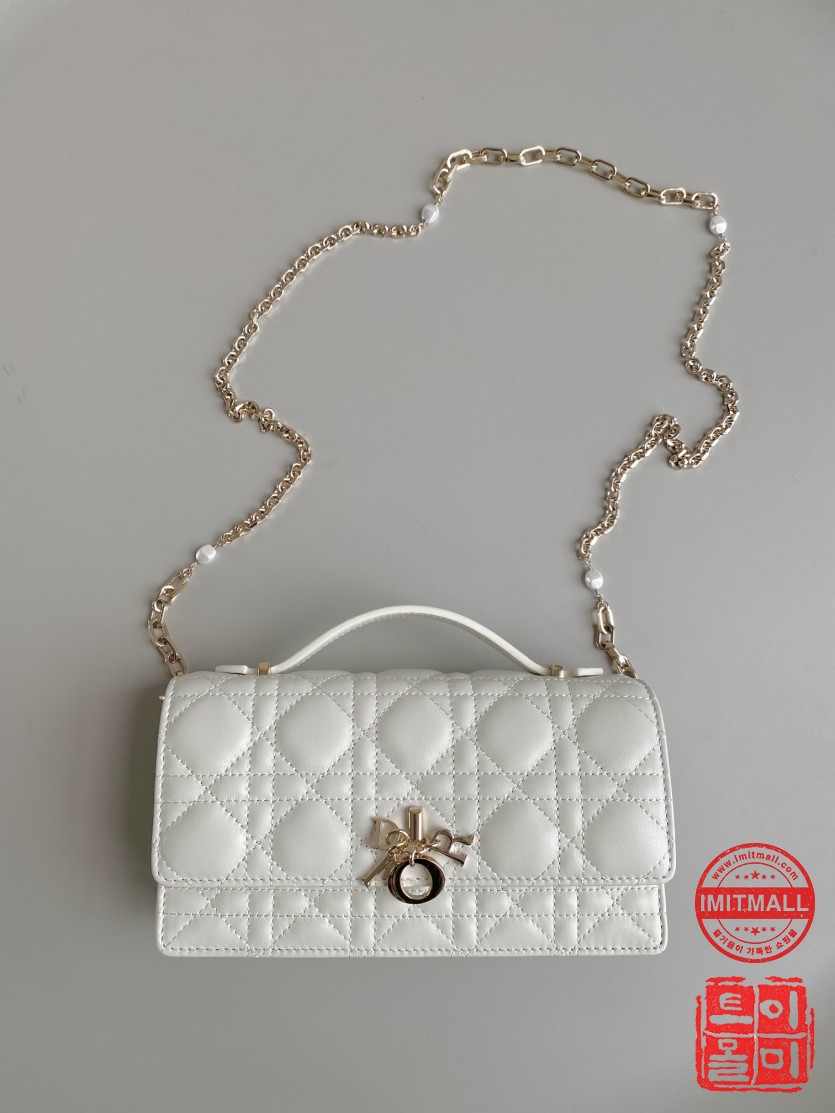 dior_xxxxx_big_00002.jpg