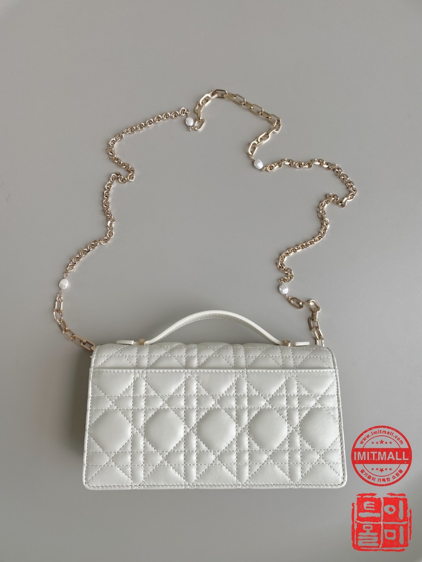 dior_xxxxx_big_00003.jpg