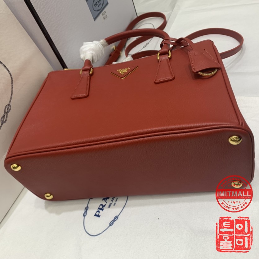 prada_xxxxx_big_00002.jpg