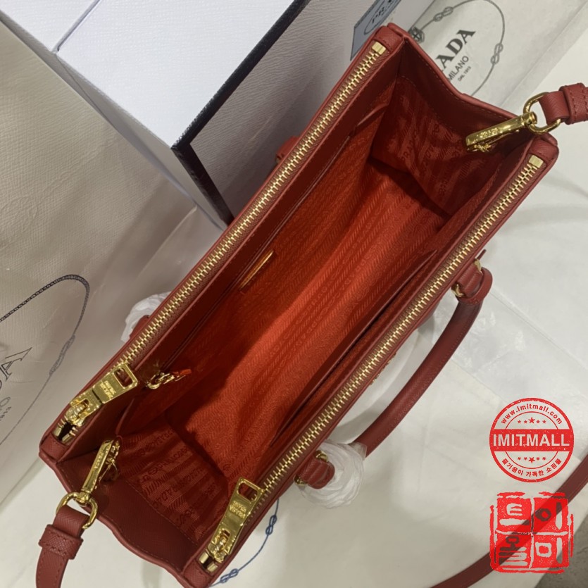 prada_xxxxx_big_00004.jpg