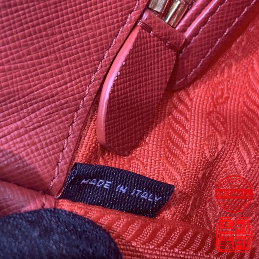 prada_xxxxx_big_00006.jpg
