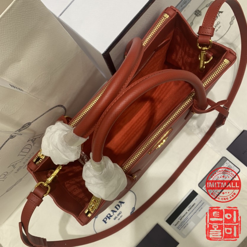 prada_xxxxx_big_00007.jpg