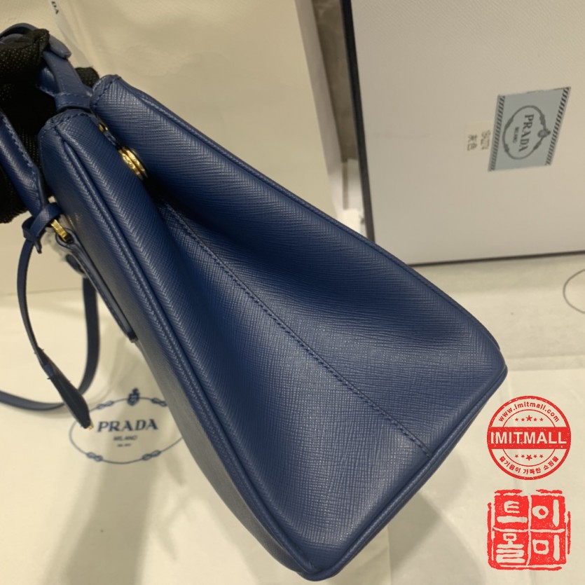 prada_xxxxx_big_00004.jpg