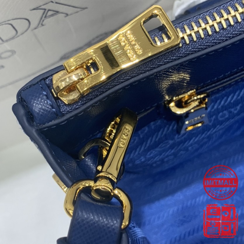 prada_xxxxx_big_00007.jpg