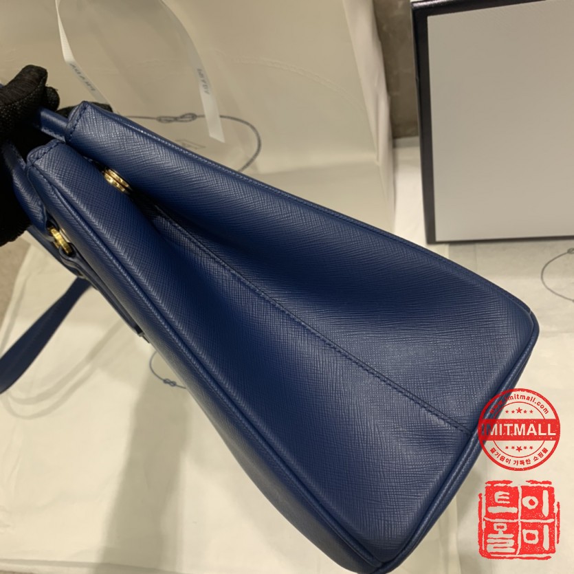 prada_xxxxx_big_00012.jpg