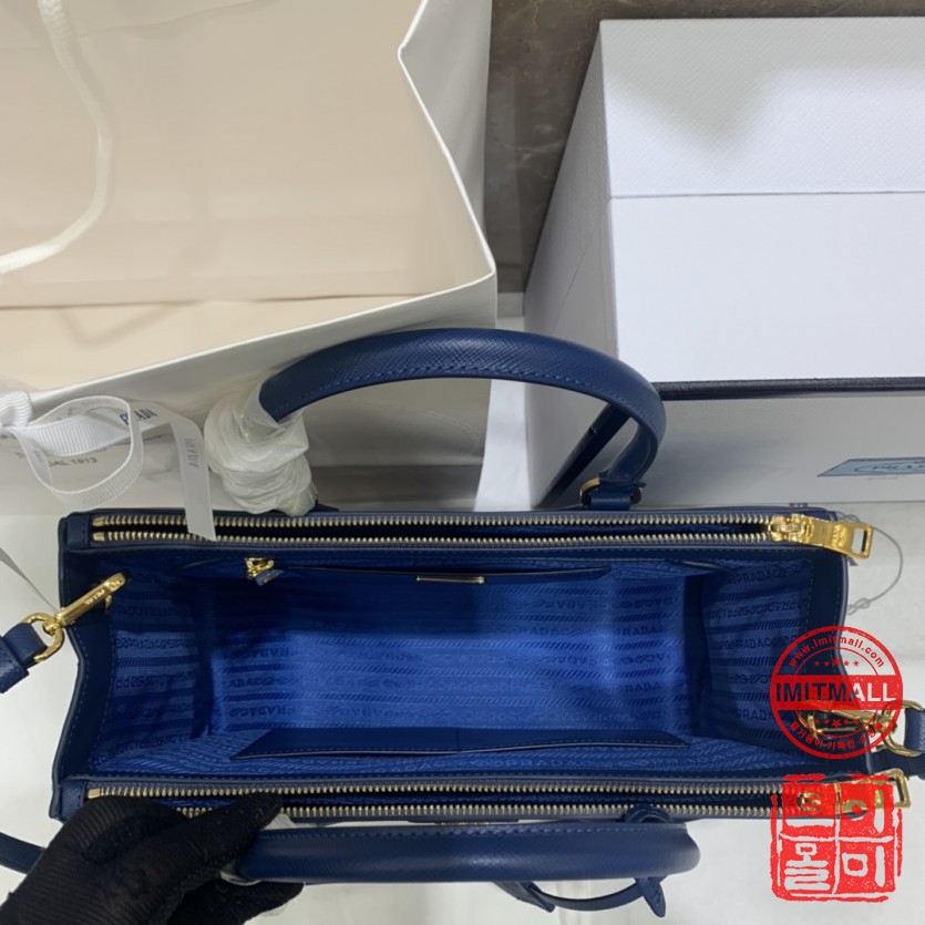 prada_xxxxx_big_00014.jpg