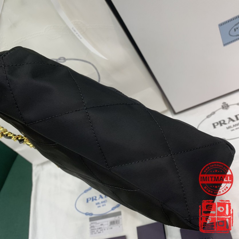 prada_xxxxx_big_00003.jpg