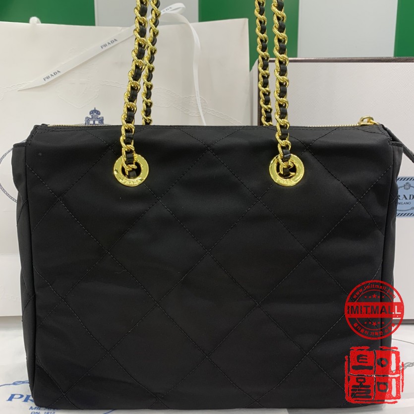 prada_xxxxx_big_00004.jpg