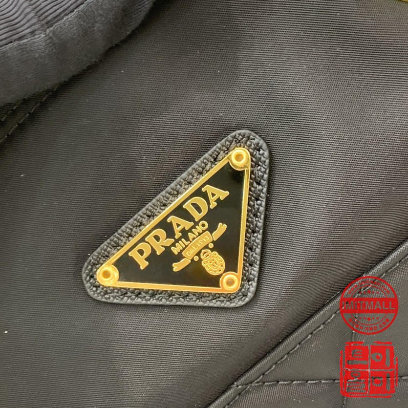 prada_xxxxx_big_00002.jpg