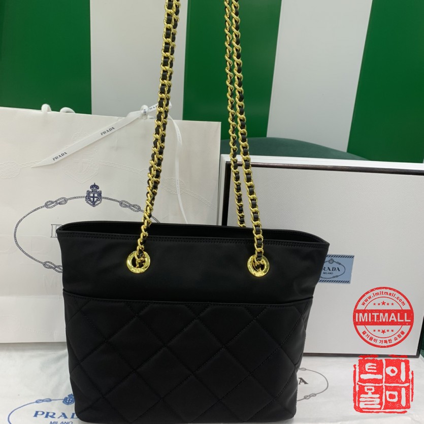 prada_xxxxx_big_00004.jpg