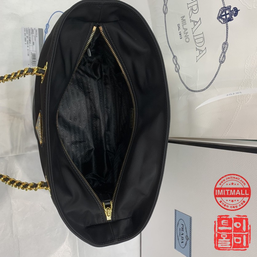 prada_xxxxx_big_00009.jpg