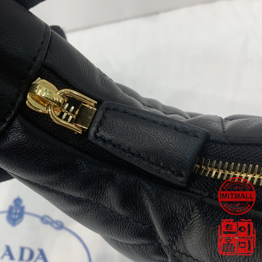 prada_xxxxx_big_00005.jpg