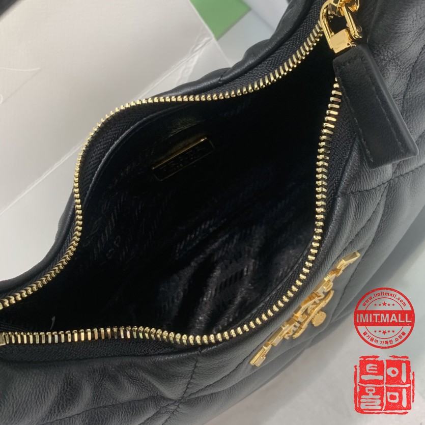 prada_xxxxx_big_00007.jpg