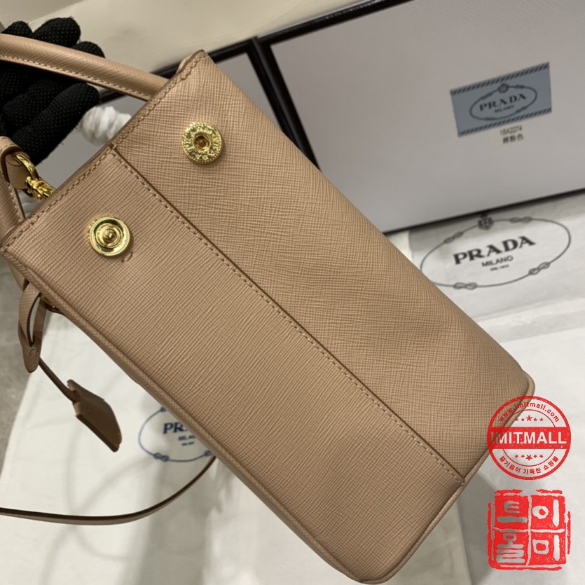 prada_xxxxx_big_00004.jpg
