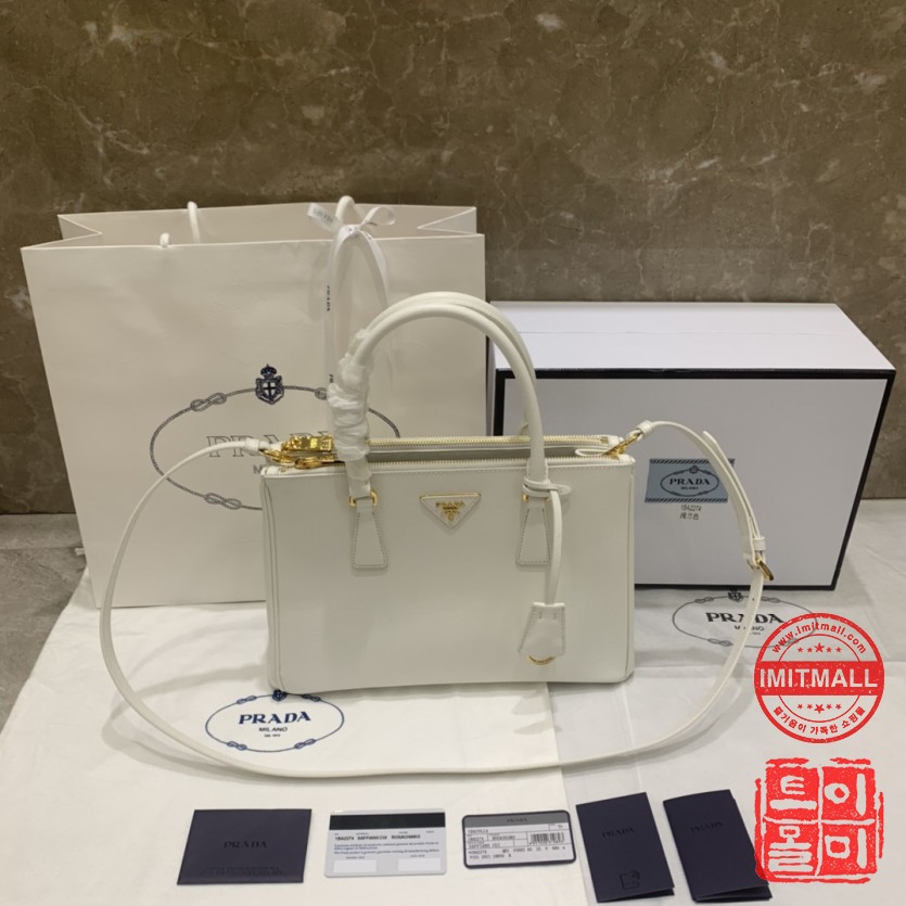 prada_xxxxx_big_00001.jpg